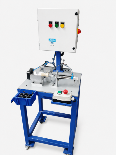 Bush Chamfer checking machine Maschine mit Steuerpanel und Tasten, montiert auf einem blauen Wagen.